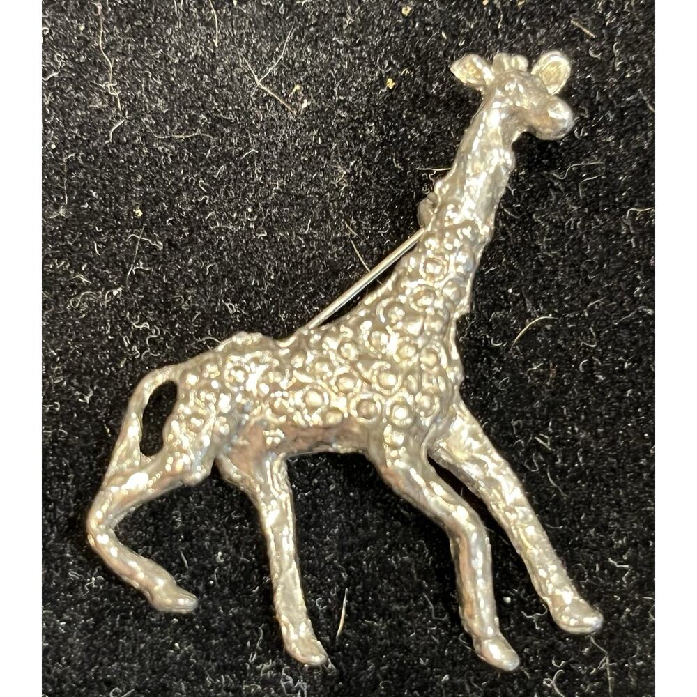 Vintage 2” Silver Tone Giraffe Brooch Pin Textured African Safari Zoo Animal